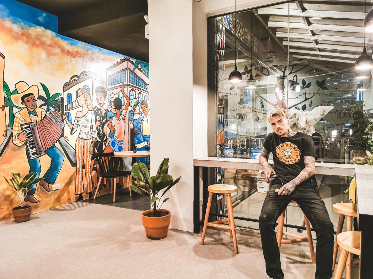 Murals Sleepbox (Adults Only) Cebu Exteriér fotografie