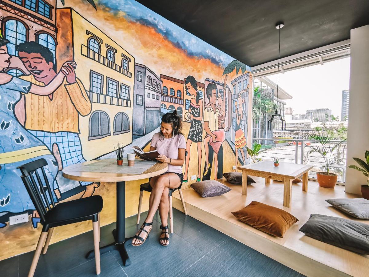 Murals Sleepbox (Adults Only) Cebu Exteriér fotografie